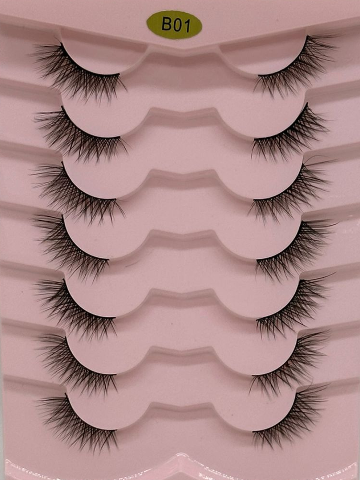 lashes b01 Fake Lashes B01 – Qerpikë Artificialë Cilësorë me Efekt Natyral dhe Volum - Figura 1